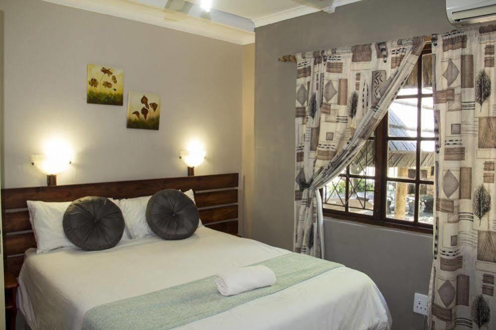 Aristo Manor Hotel Richards Bay Exterior photo