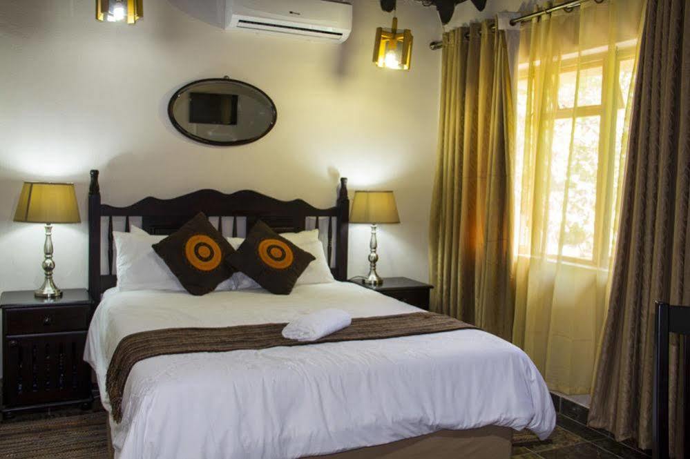 Aristo Manor Hotel Richards Bay Exterior photo
