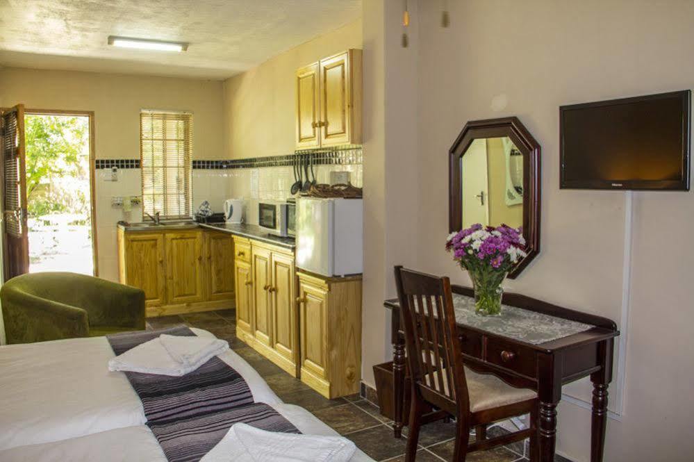 Aristo Manor Hotel Richards Bay Exterior photo